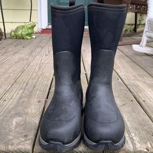Kids ~ Size 2 Muck Boots / Black / Good Condition